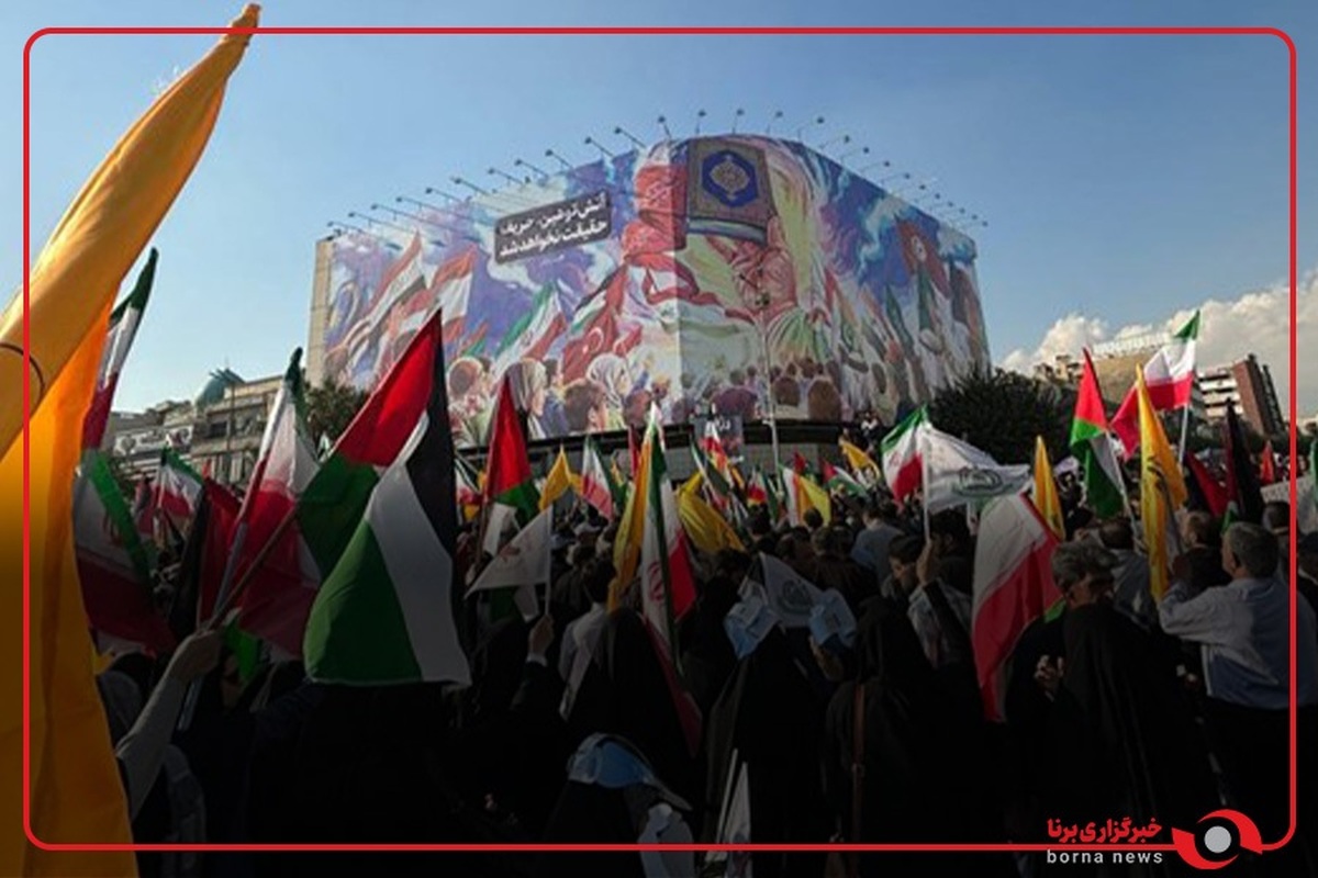 طوفان مردم تهران در میدان انقلاب پس از حمله رژیم صهیونیستی به ایران