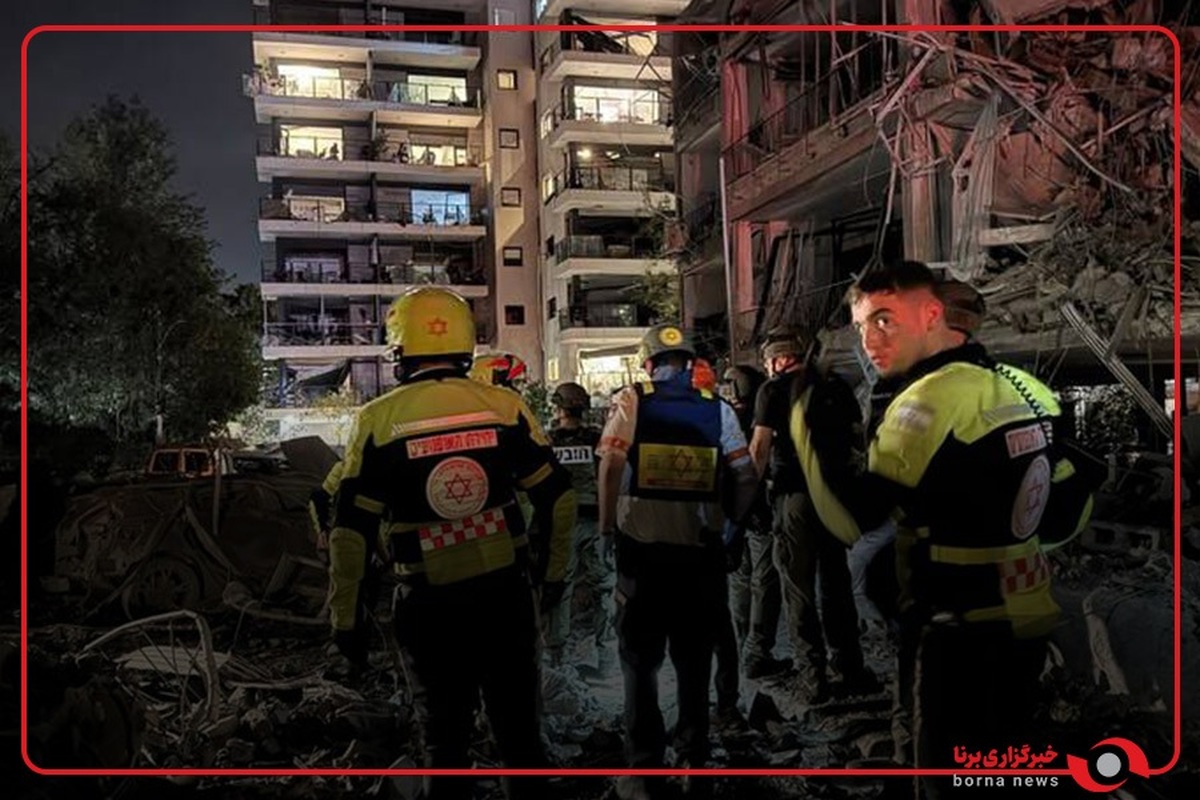 ویرانی تل‌آویو پس از برخورد موشک‌های ایرانی به اهداف