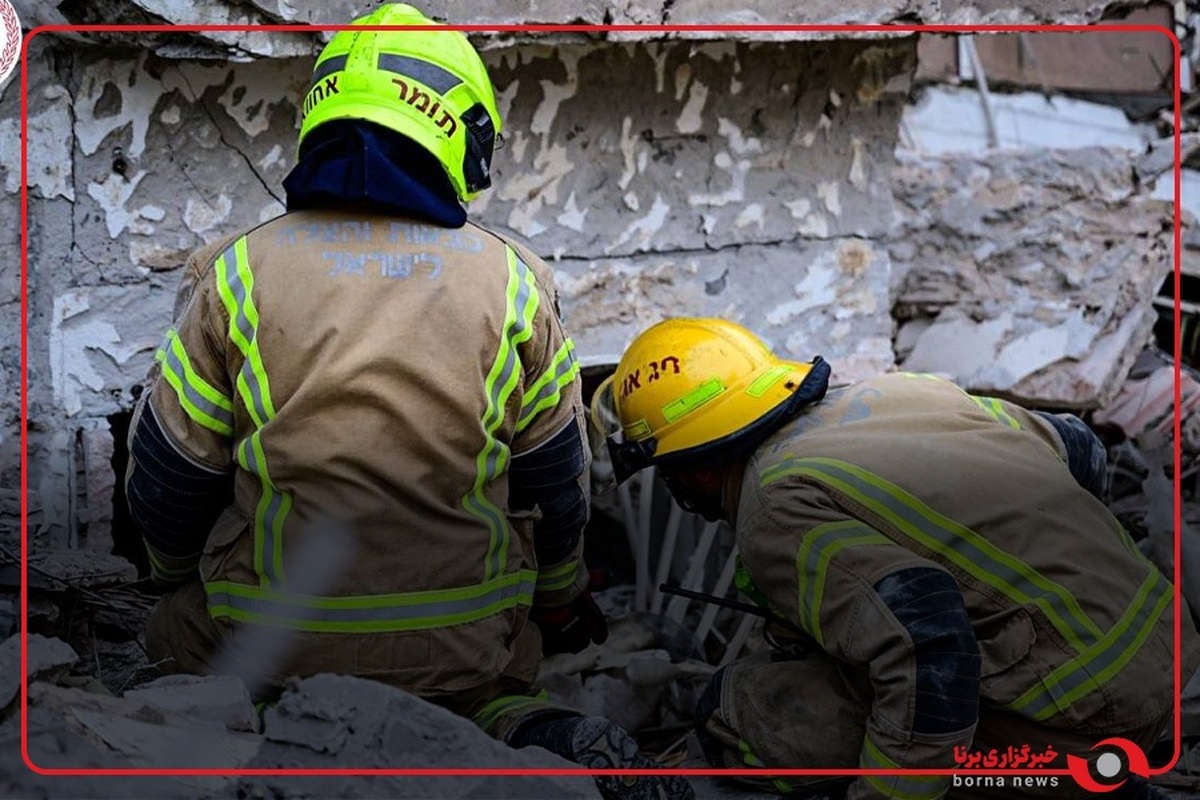 سگ‌ها به‌دنبال جنازه‌ در زیر آوار تل‌آویو هستند