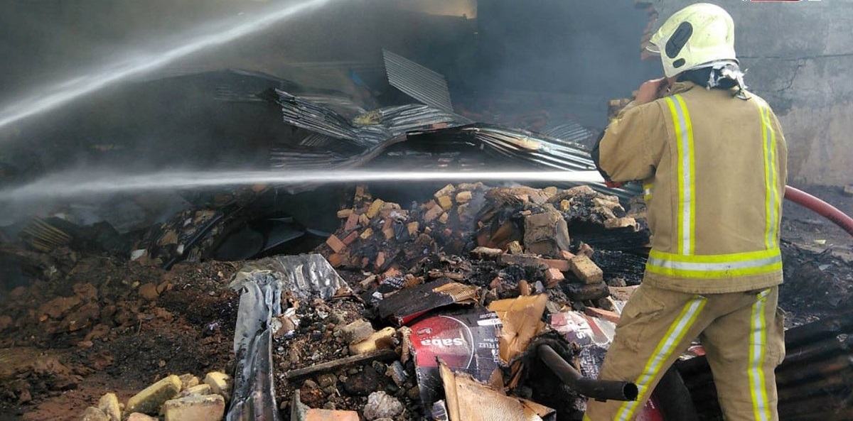 مهار حریق انبار کاغذ در بهارستان تهران