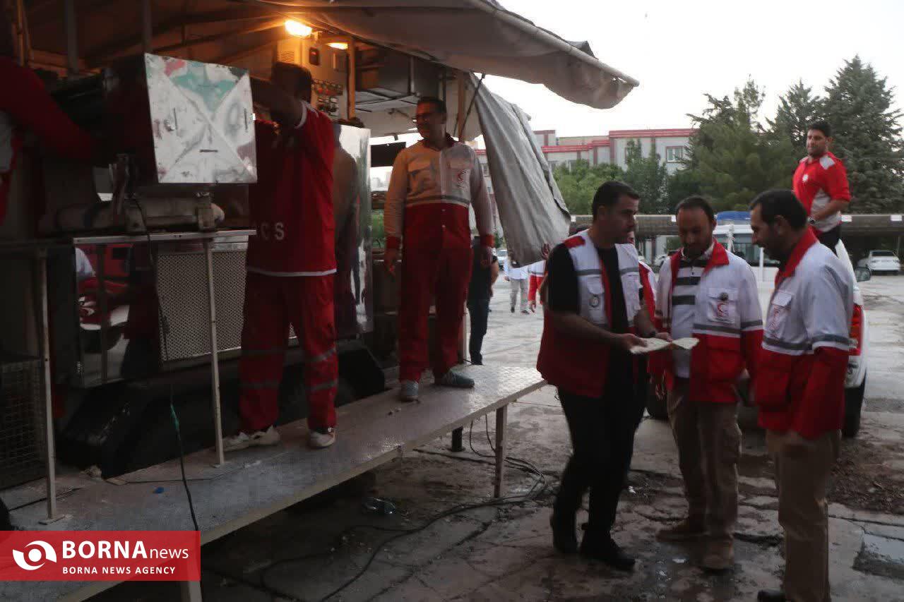 راه‌اندازی آشپزخانه سیار و نانوایی اضطراری هلال‌احمر در کرمانشاه