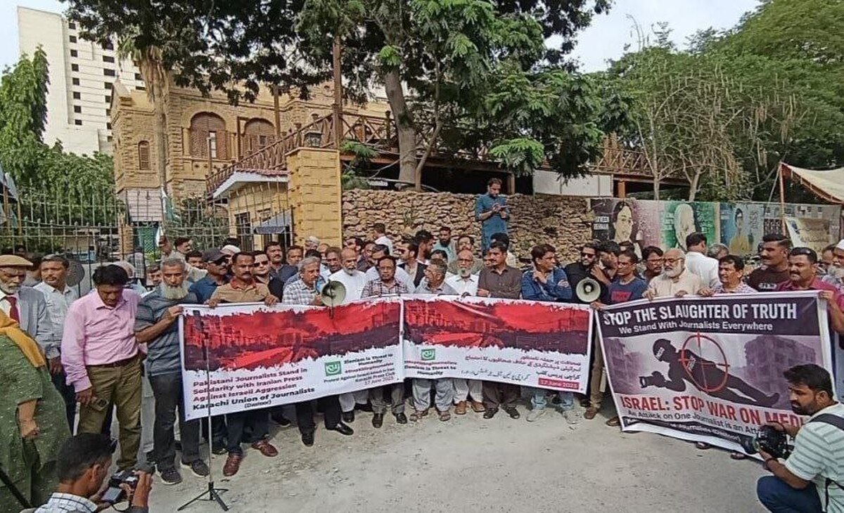 تجمع اصحاب رسانه پاکستان در محکومیت حمله اسرائیل به ساختمان صداوسیما