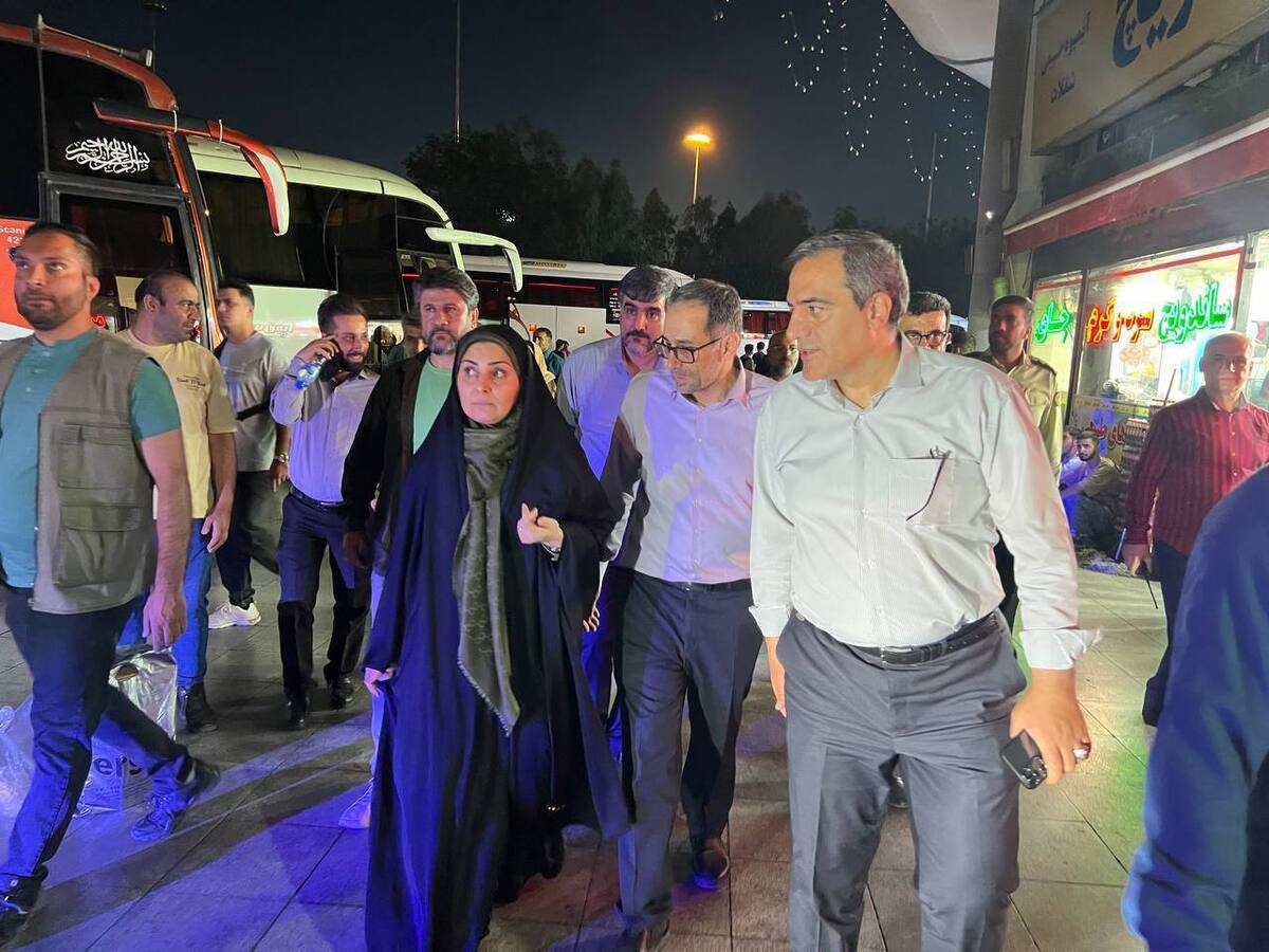 بازدید شبانه وزیرراه و شهرسازی از ترمینال مسافربری جنوب تهران/ گران فروشی بلیط ممنوع! سامانه‌های غیرمجاز  و متخلف مسدود شوند