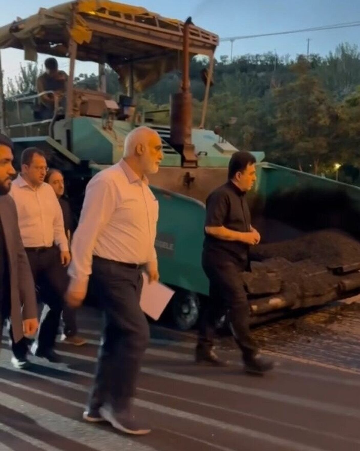 نهضت خدمات رسانی به شهروندان تعطیل شدنی نیست