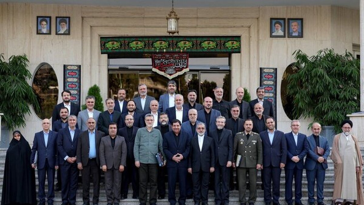 تنها راه نجات کشور تبعیت از تدابیر امام خامنه ای است