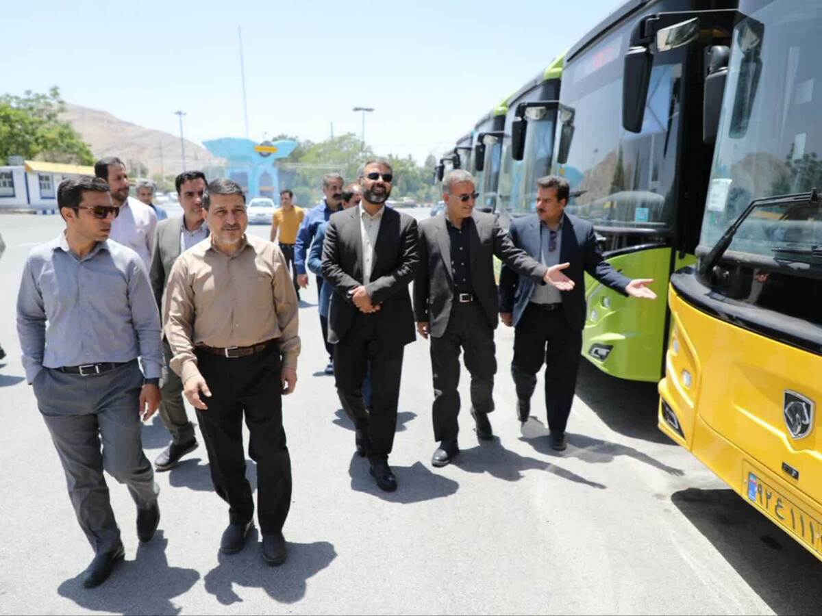 ده دستگاه اتوبوس برقی هدیه مدیرت شهری به شهروندان اراکی