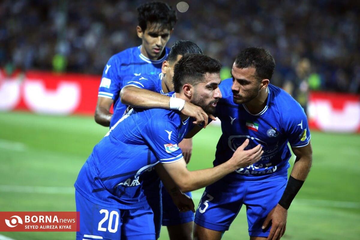 دیدار تیم های فوتبال استقلال _ صنعت نفت