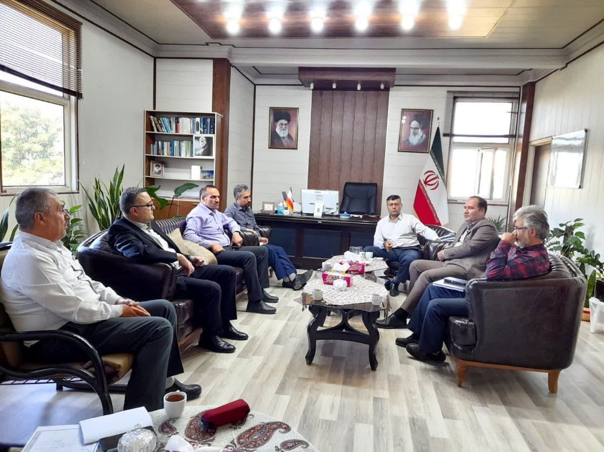 نشست فرماندار شهرستان بوئین زهرا با روسای صمت، جهاد کشاورزی و تعزیرات