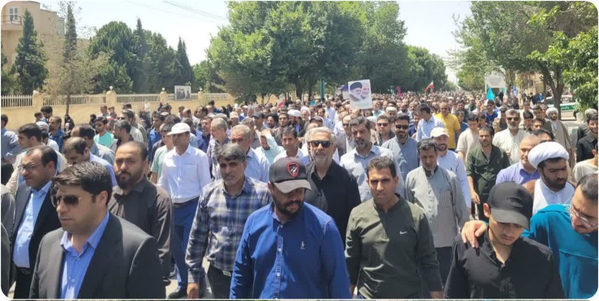 حضور گسترده مردم دیار مقاومت در نماز جمعه اقتدار و راهپیمایی خشم و نصر