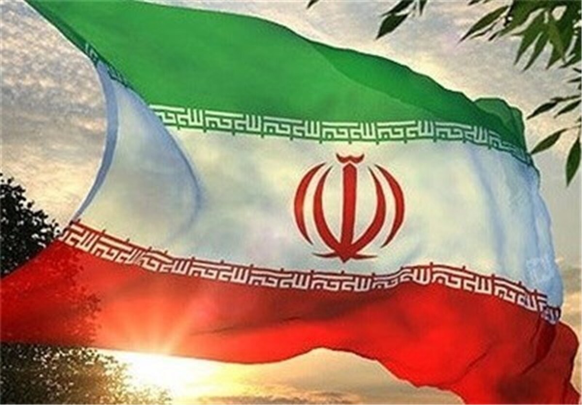 ادای احترام فوتبال آموزان آکادمی خداداد به پرچم مقدس کشورمان + فیلم