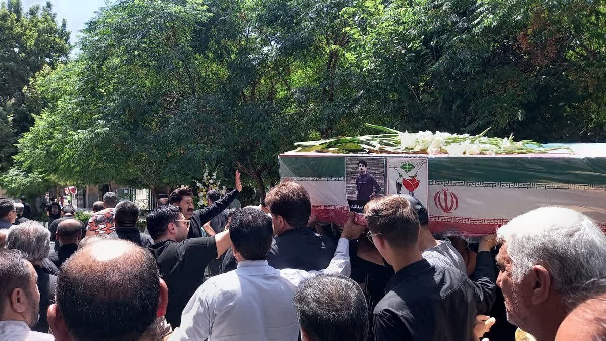 مراسم تشییع ورزشکار ۱۶ ساله اسکیت برگزار شد