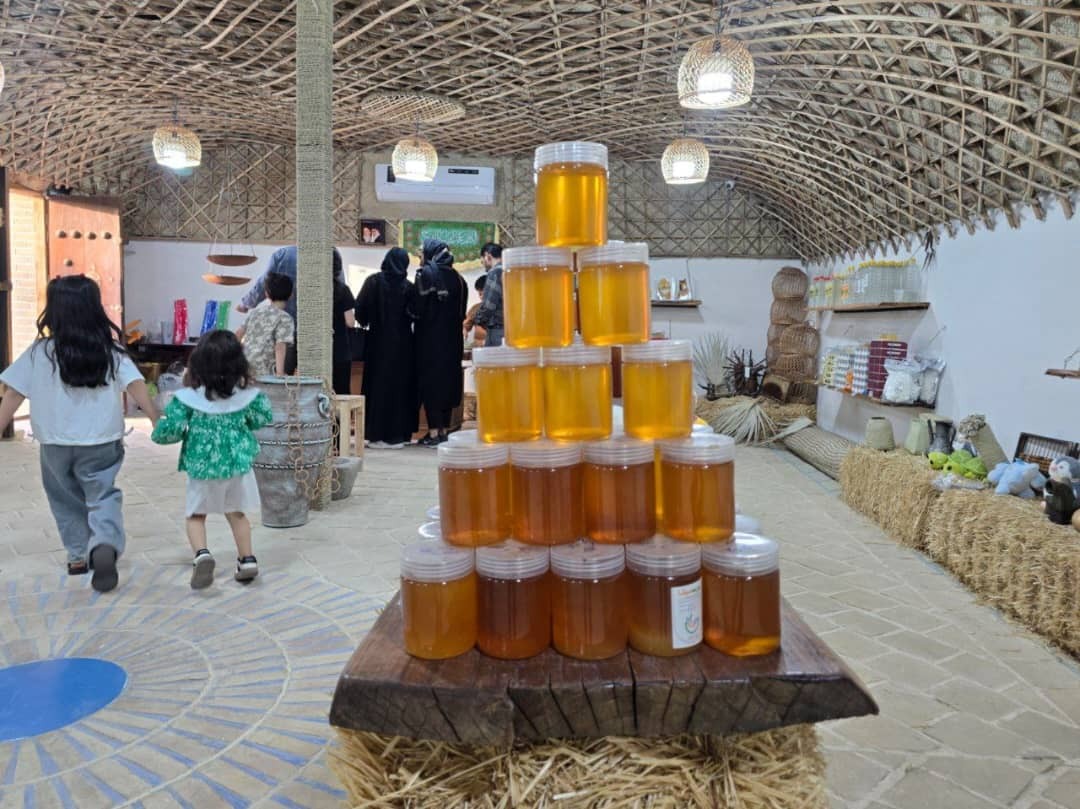 ایجاد فضای تجربه فعالیت های شیرین روستایی و بازارچه محصولات سالم و صنایع دستی با عنوان مزرعه بازی میشا در قم