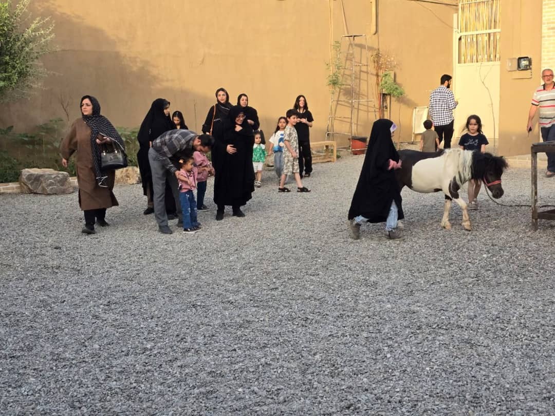 ایجاد فضای تجربه فعالیت های شیرین روستایی و بازارچه محصولات سالم و صنایع دستی با عنوان مزرعه بازی میشا در قم