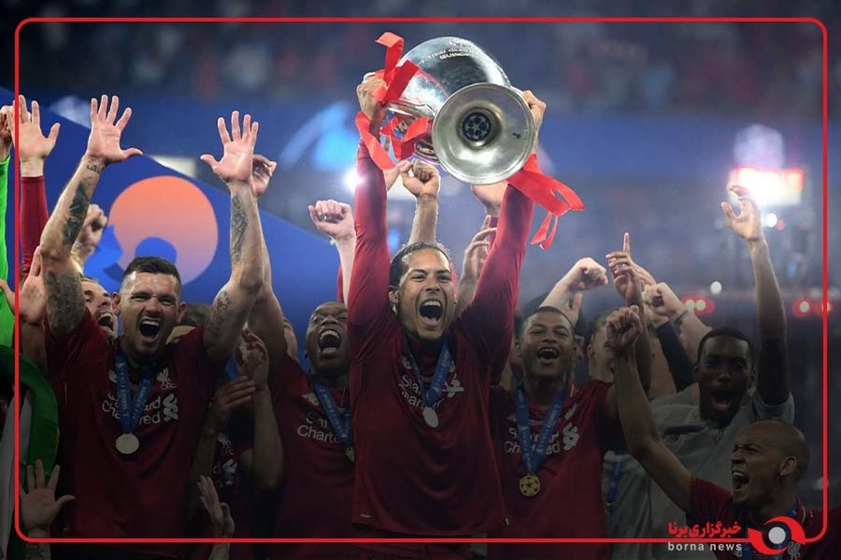 لحظه بالا بردن جام قهرمانی لیگ برتر انگلیس توسط  فن دایک