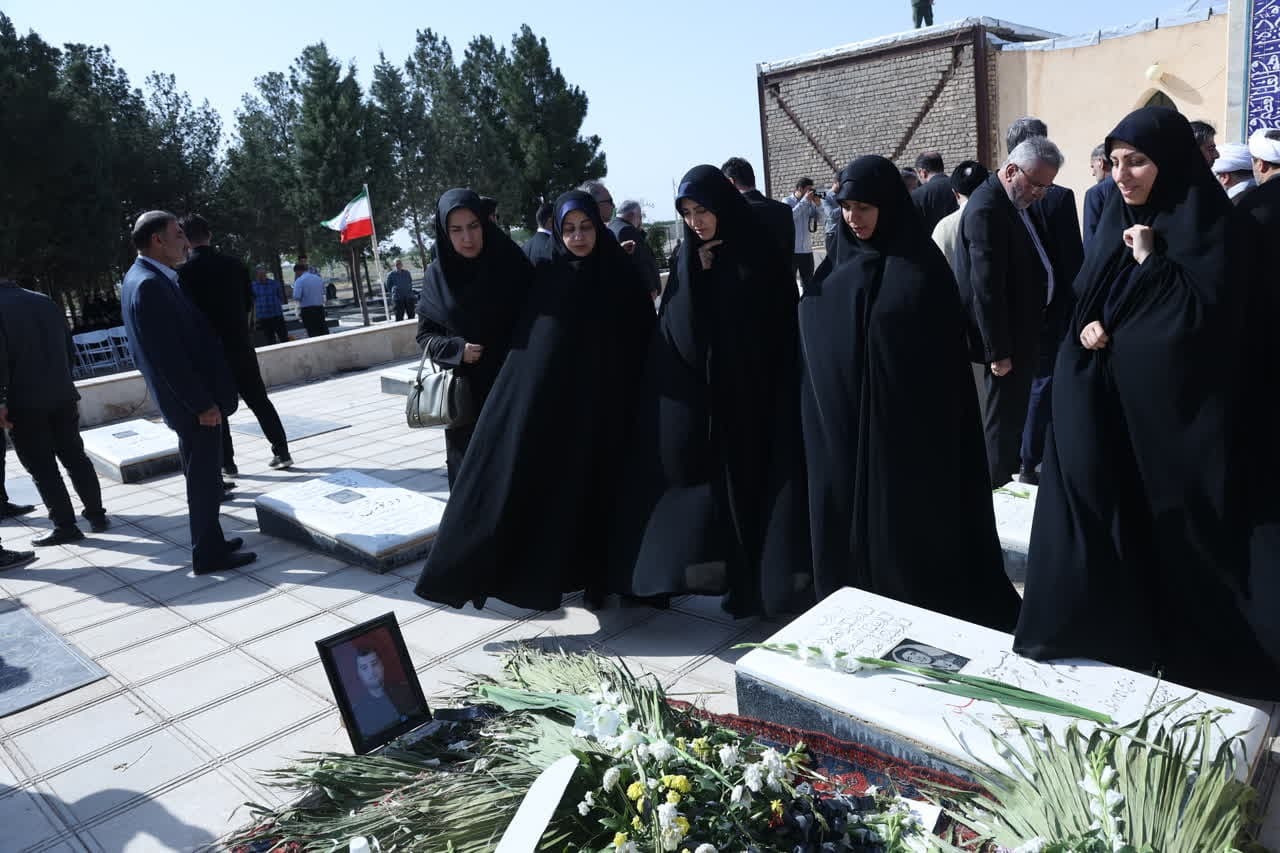 نوذری: مهمترین رسالت ما مدیران خدمتگزاری به خانواده معزز شهداست