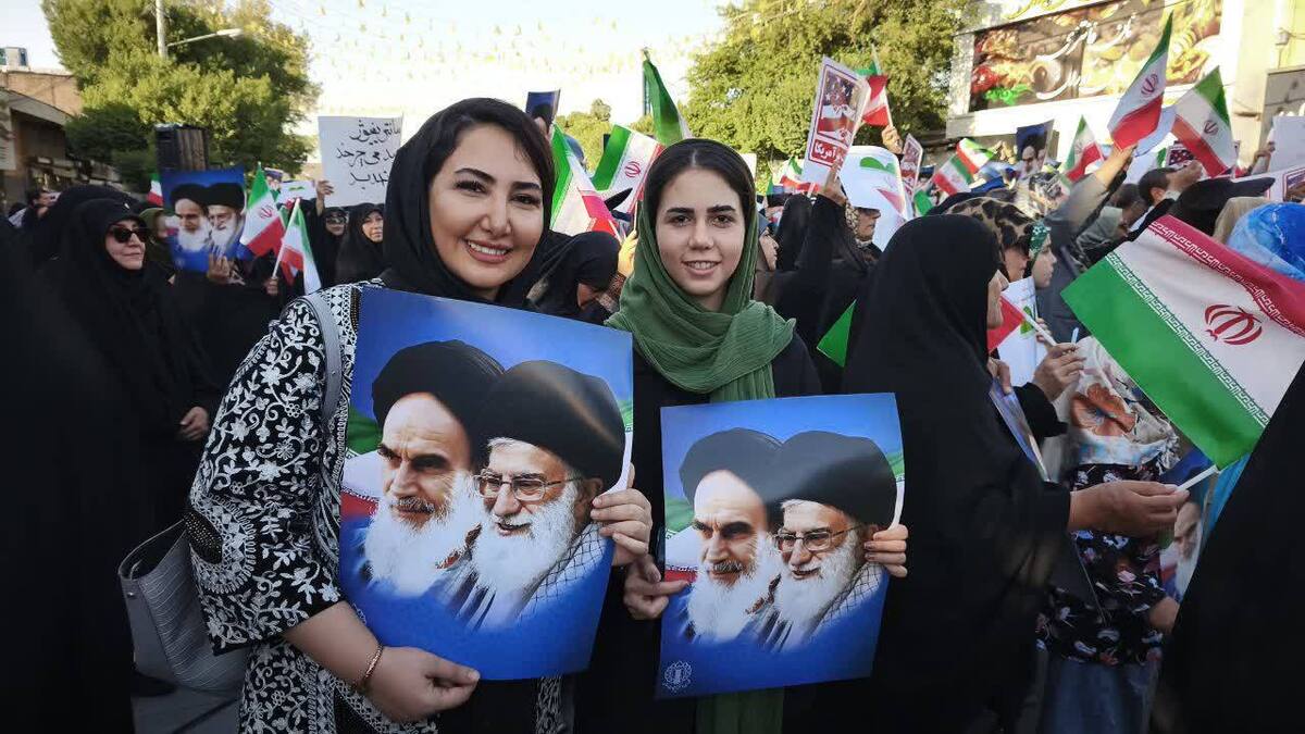 حضور  پرشور جوانان و ورزشکاران در تجمع خشم مردم اراک در اعتراض به جنایت امریکا