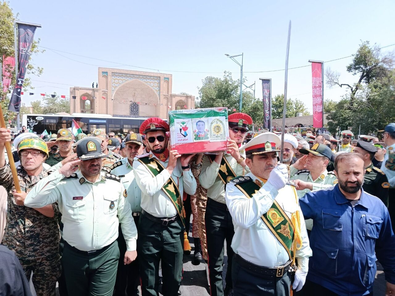 تشییع باشکوه شهید مدافع وطن محمد مهدی مهدی‌پور قزوینی در قزوین