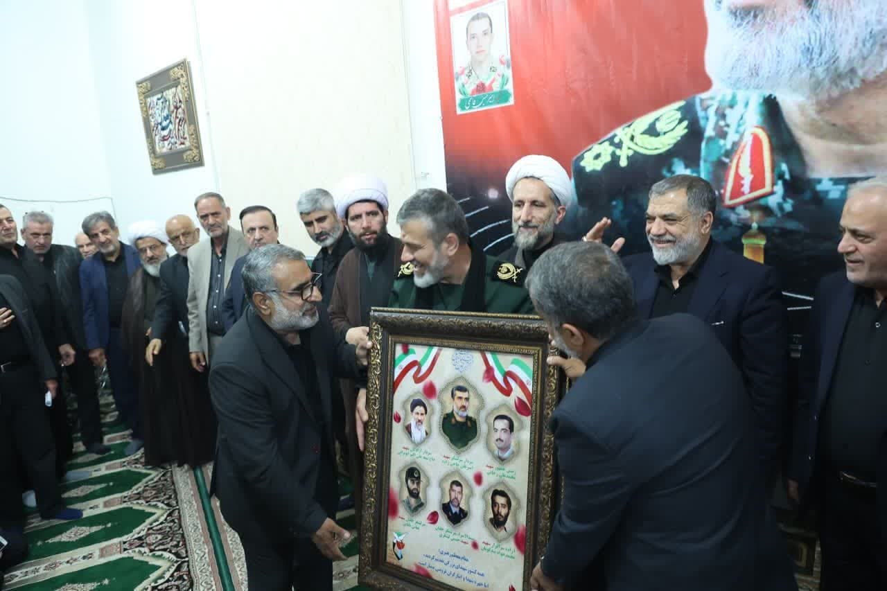 شهید حاجی زاده از مفاخر بزرگ ایران اسلامی است شهید حاجی زاده از مفاخر بزرگ ایران اسلامی است