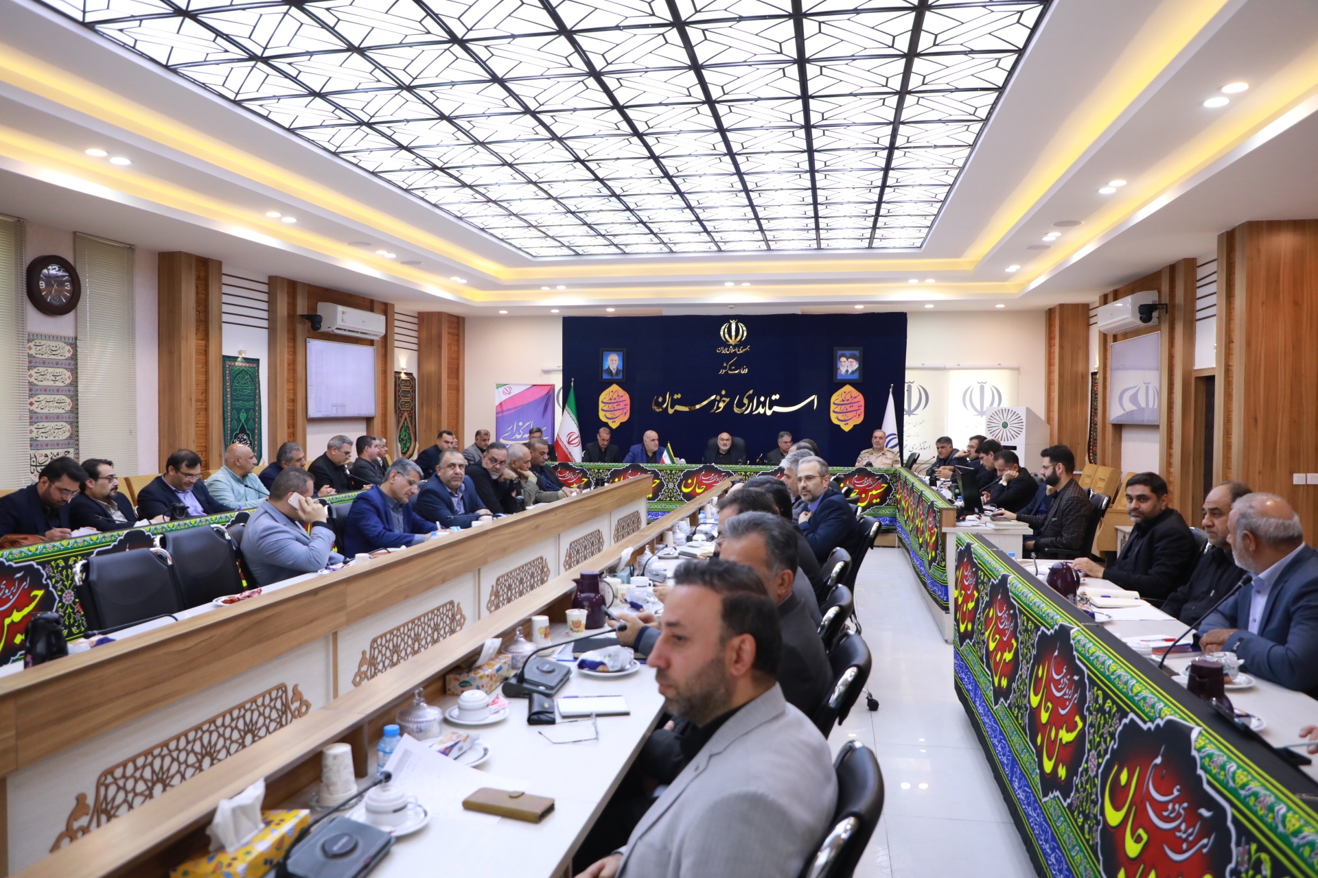 استاندار خوزستان: برنامه‌ریزی شبانه روزی برای جبران تاخیر در آماده‌سازی شرایط راهپیمایی اربعین / پیگیری‌های بین‌المللی برای حل چالش‌های محیط زیستی منطقه در دستور کار است