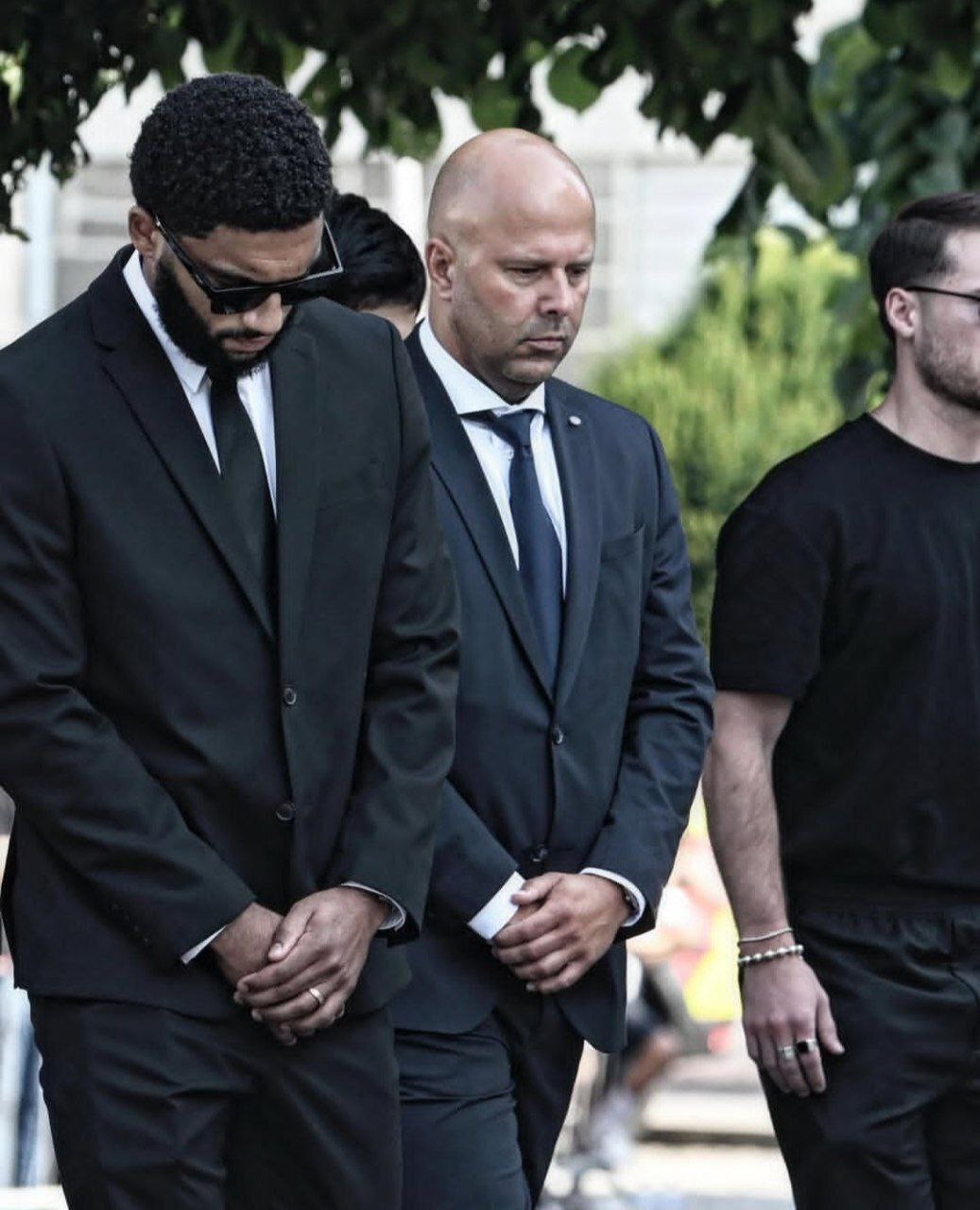 تصاویری از خاکسپاری و ترحیم ژوتا/ همتیمیها او را تنها نگذاشتند تصاویری از خاکسپاری و ترحیم ژوتا/ همتیمیها او را تنها نگذاشتند