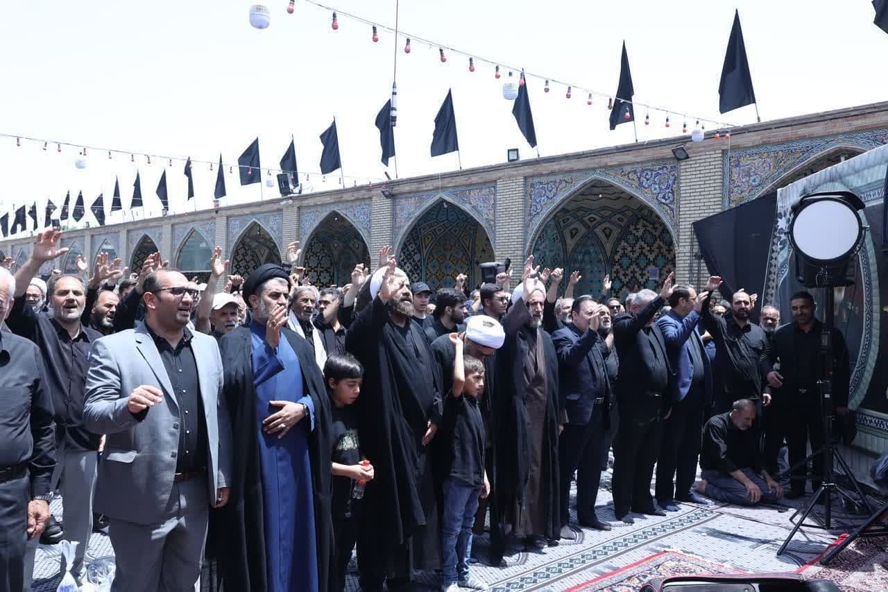 نماز ظهر تاسوعا به امامت آیت الله مظفری برگزار شد