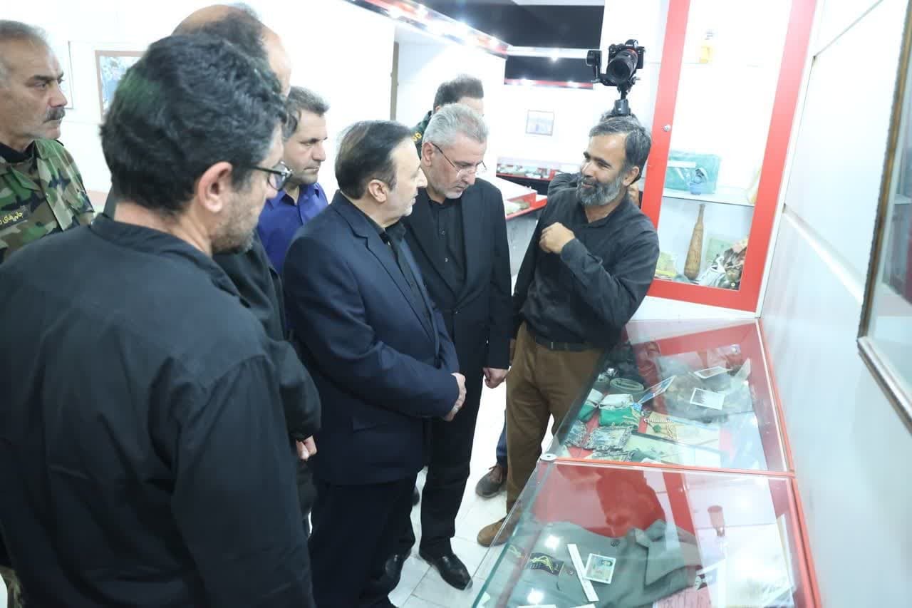 بازدید استاندار قزوین از موزه شهدا در شب عاشورا بازدید استاندار قزوین از موزه شهدا در شب عاشورا