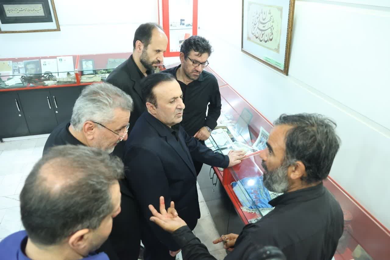 بازدید استاندار قزوین از موزه شهدا در شب عاشورا بازدید استاندار قزوین از موزه شهدا در شب عاشورا