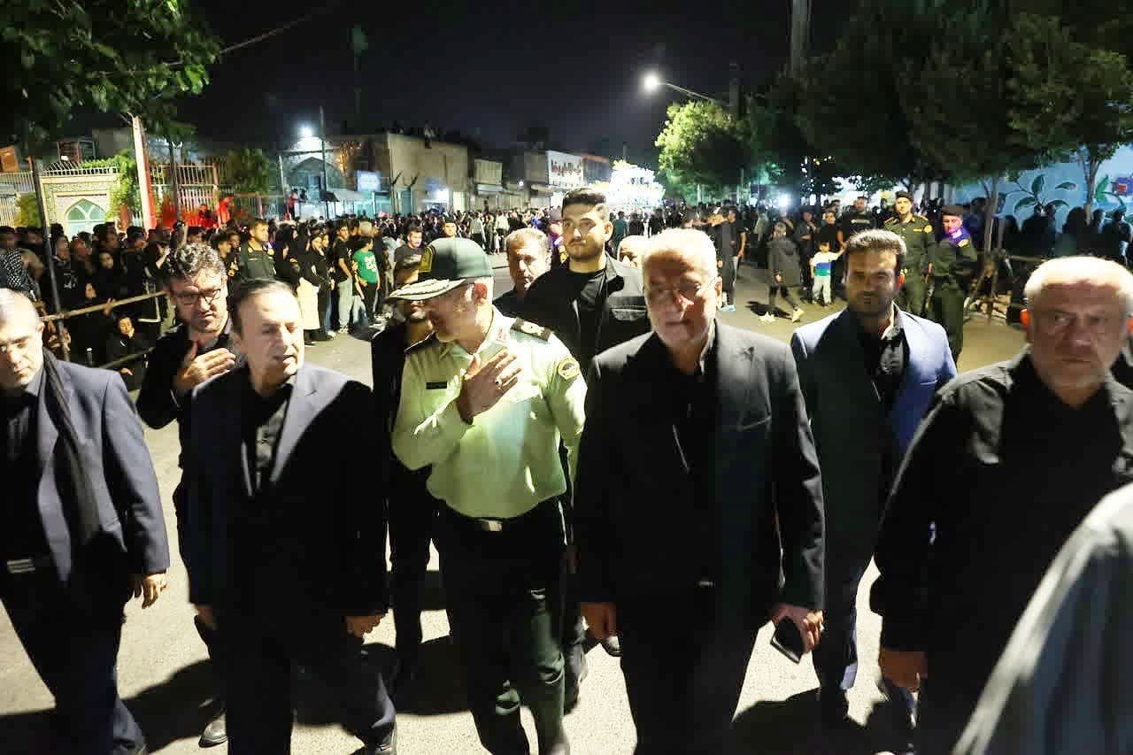 بازدید استاندار قزوین از موزه شهدا در شب عاشورا بازدید استاندار قزوین از موزه شهدا در شب عاشورا