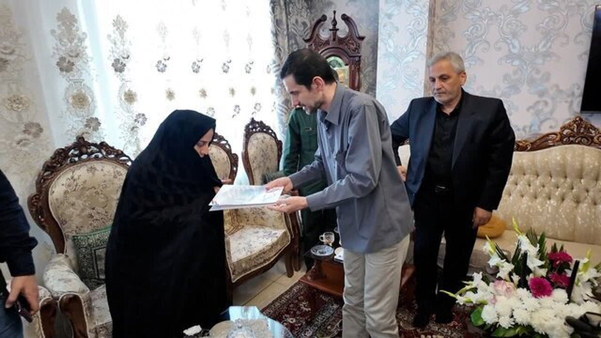 فرزند رییس جمهور با خانواده شهدای تجاوز رژیم صهیونیستی به آذربایجان شرقی دیدار کرد