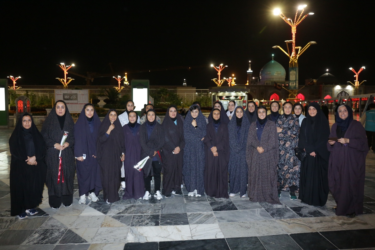 حضور ملی‌پوشان فوتبال زنان در حرم امام رضا (ع)
