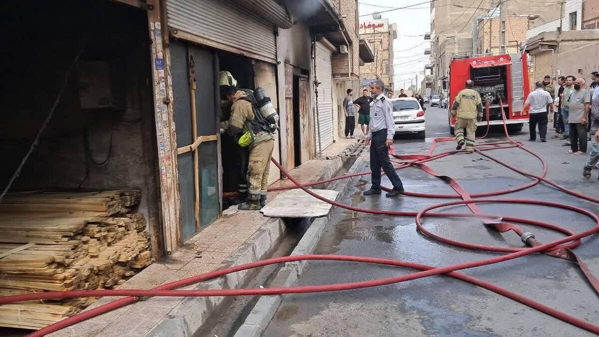 آتش سوزی در کارگاه مبل سازی محله مرتضی گرد تهران + فیلم