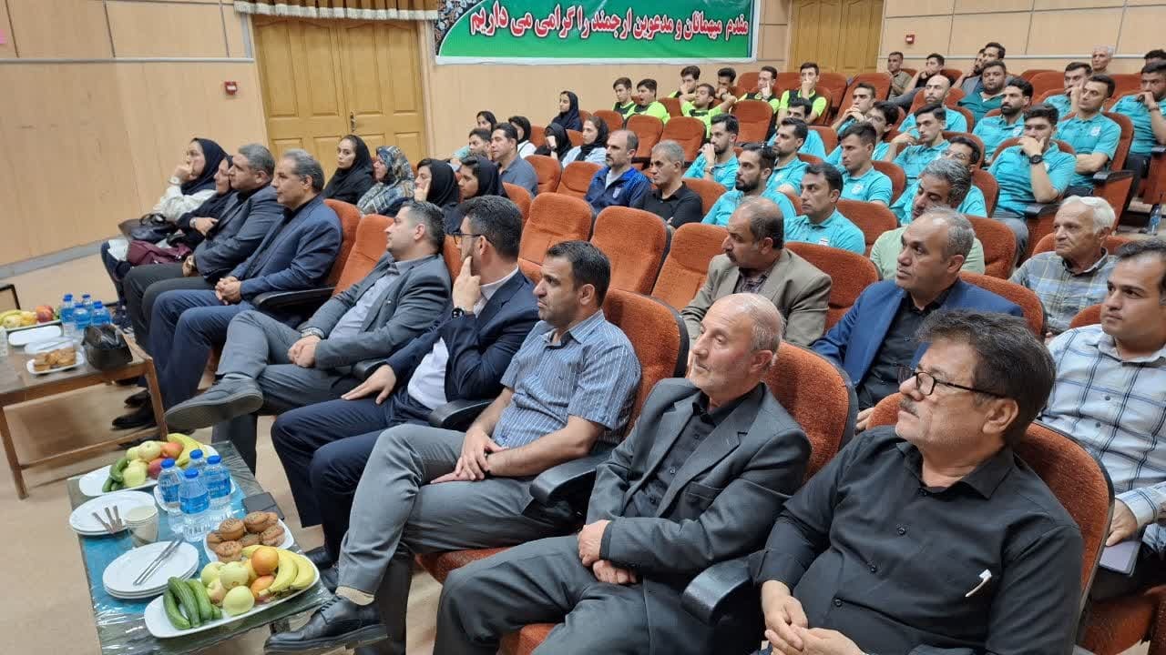 لباس داوران فوتبال استان قزوین رونمایی شد لباس داوران فوتبال استان قزوین رونمایی شد