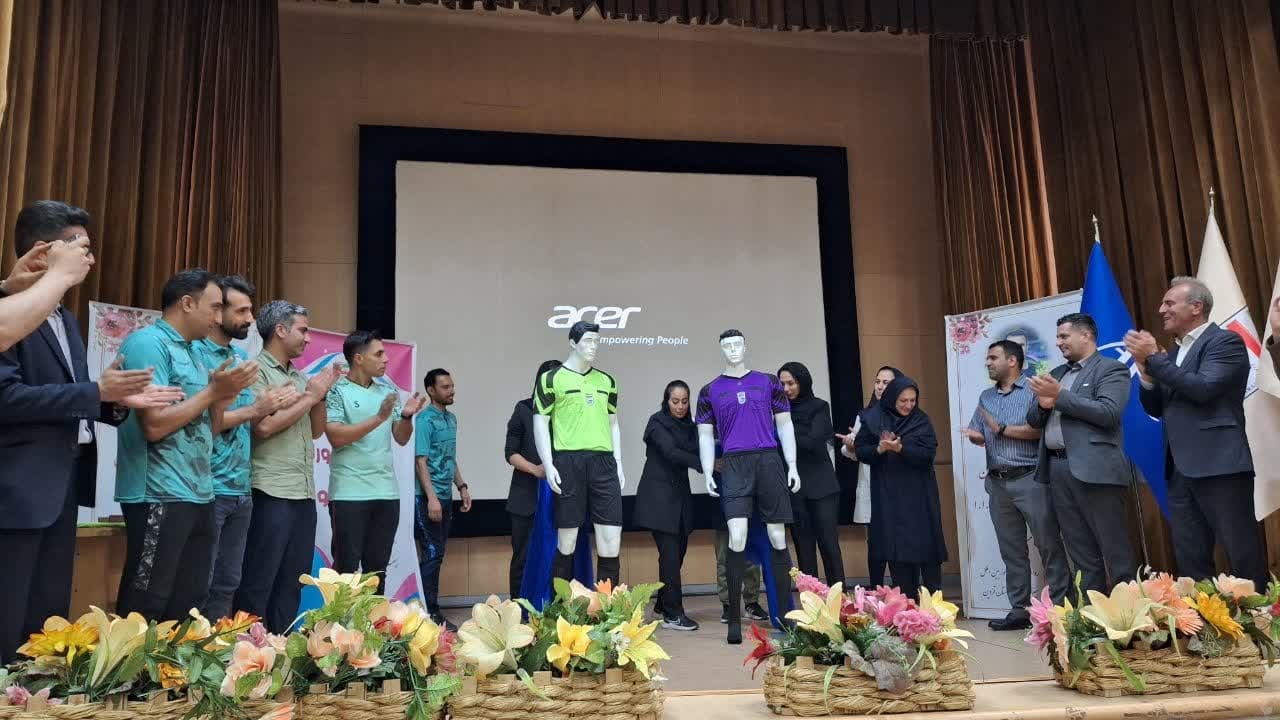 لباس داوران فوتبال استان قزوین رونمایی شد لباس داوران فوتبال استان قزوین رونمایی شد