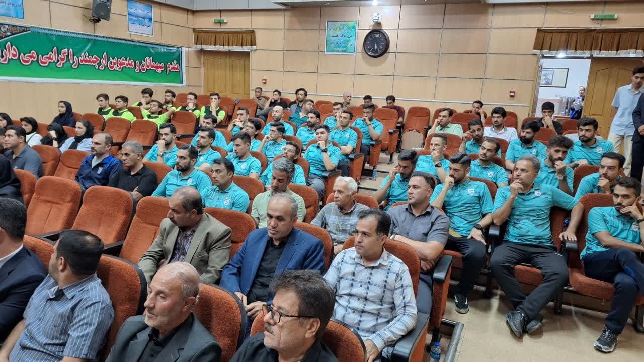 لباس داوران فوتبال استان قزوین رونمایی شد لباس داوران فوتبال استان قزوین رونمایی شد