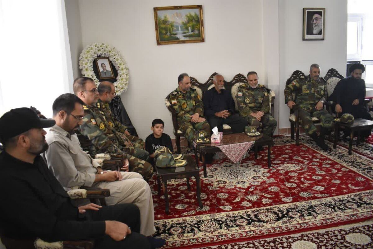 تأکید فرمانده نیروی زمینی ارتش بر لزوم دفاع از مرزهای کشور