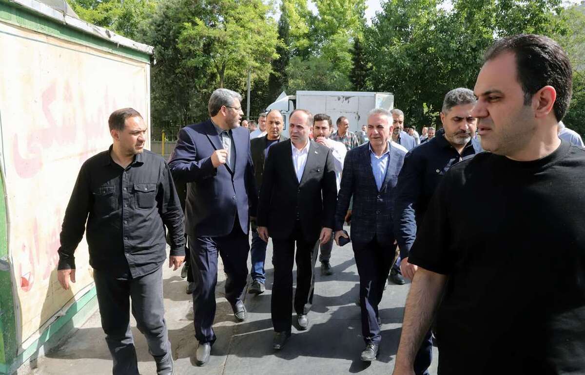 بازدید سرزده وزیر جهاد کشاورزی از مرکز عرضه گوشت و مرغ میدان بهمن