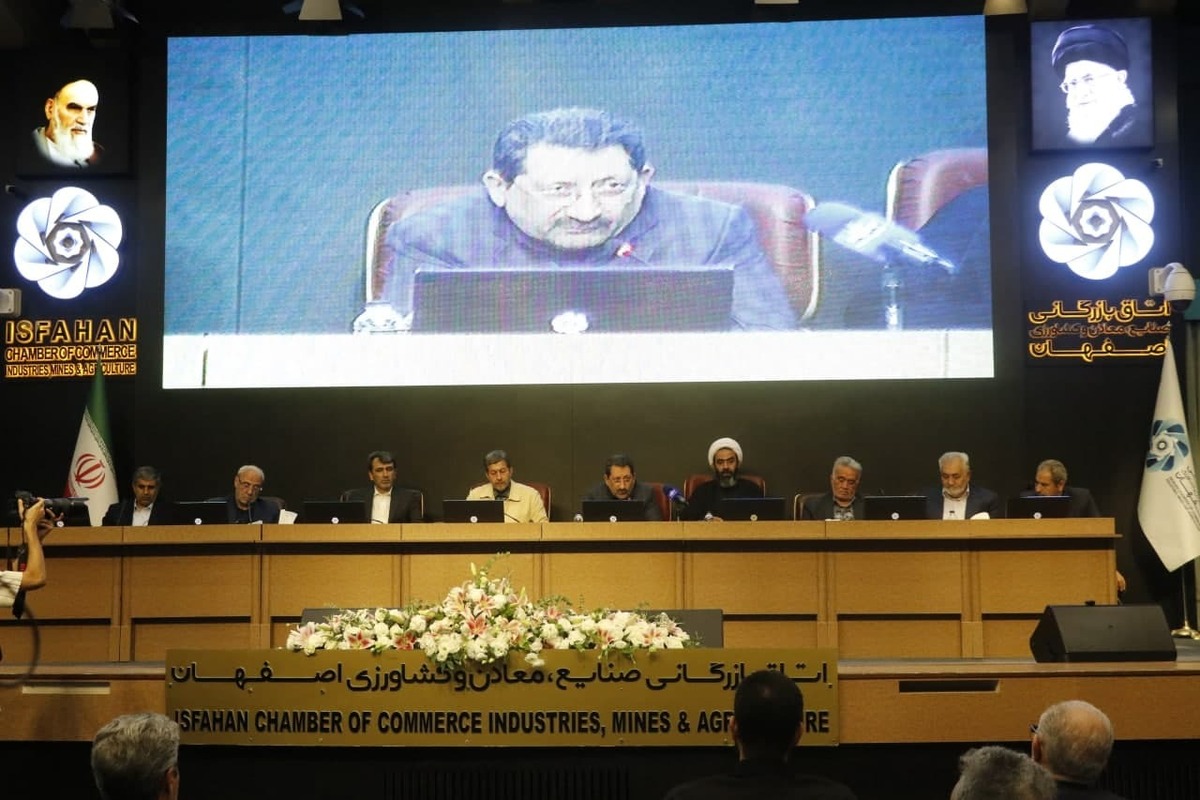 وزیر صمت خبر داد: افزایش اختیارات استاندار اصفهان در زمینه شهرک‌های صنعتی