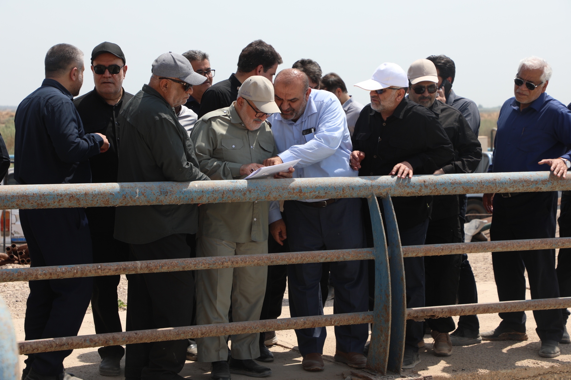 استاندار خوزستان هشدار داد: ضرورت مدیریت کشت در بالا دست برای پیشگیری از بحران آب شور در آبادان و خرمشهر / مشوق‌های لازم به کشاورزانی که الگوی کشت را رعایت کرده اند پرداخت خواهد شد