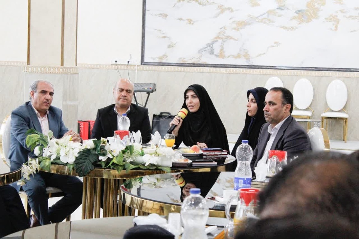 توسعه پایدار و خدمت‌رسانی؛ محور نشست دهیاران شهرستان البرز در بخش محمدیه