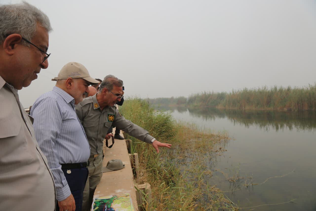 استاندار خوزستان تاکید کرد: لزوم همکاری طرف عراقی برای مهار آتش در تالاب هورالعظیم