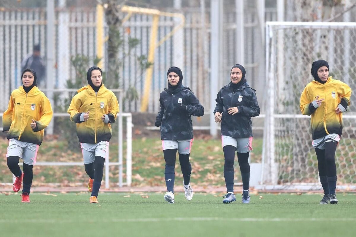 اردلان دختران ایران را به خط کرد