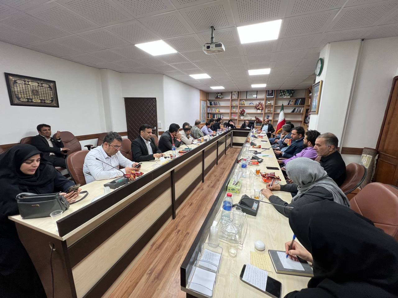 نشست هم‌اندیشی اعضای جبهه اصلاحات خوزستان با سرپرست معاونت سیاسی اجتماعی استانداری برگزار شد