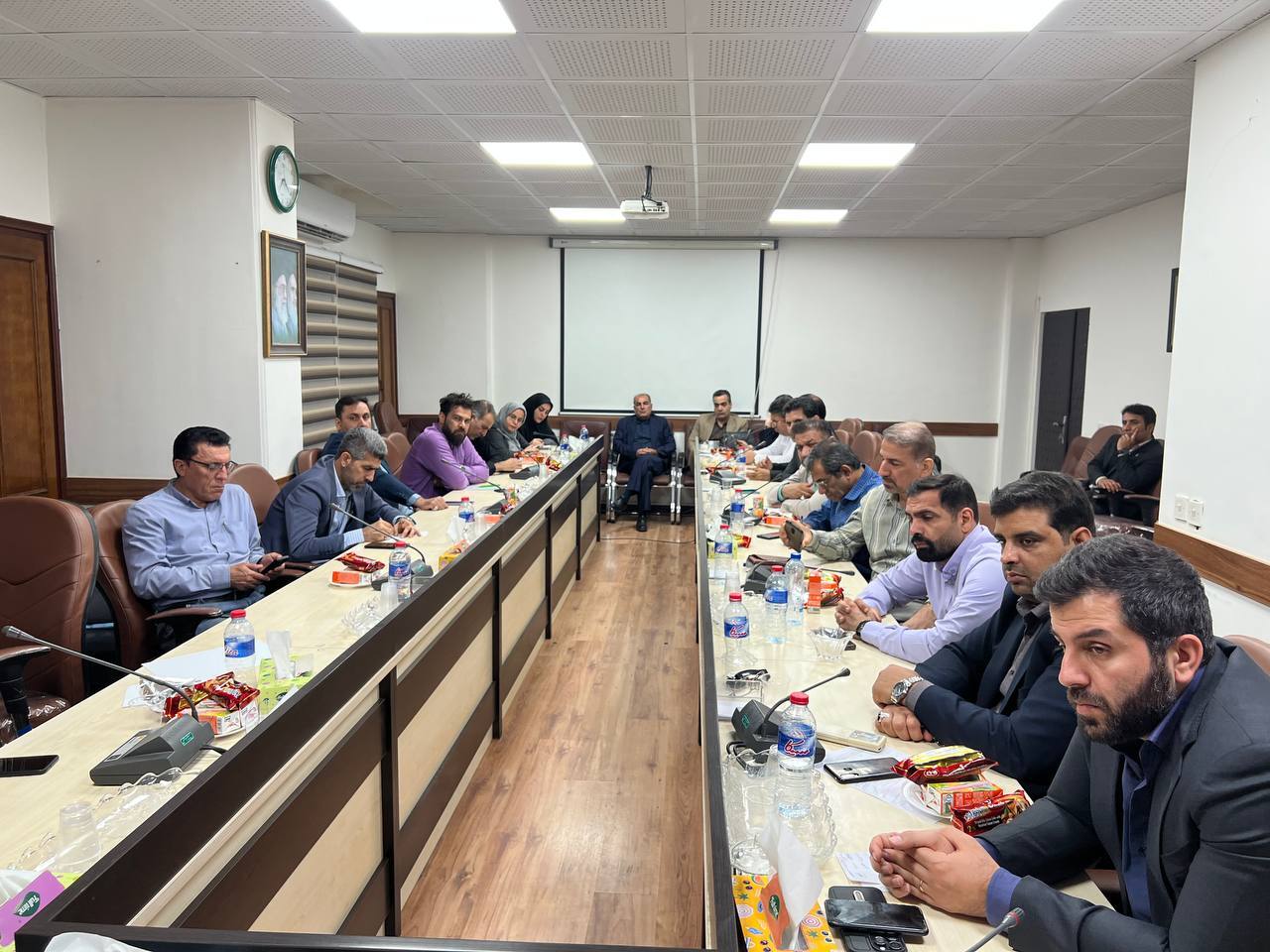 نشست هم‌اندیشی اعضای جبهه اصلاحات خوزستان با سرپرست معاونت سیاسی اجتماعی استانداری برگزار شد