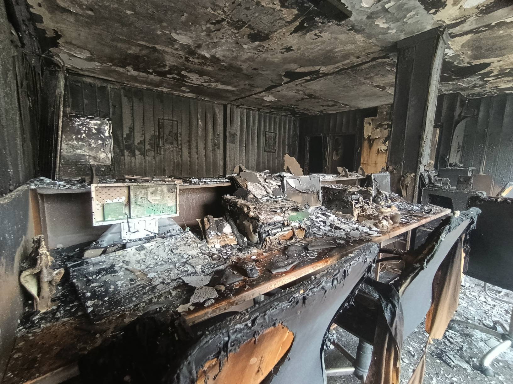 آتش سوزی انبار کفش زیر پل روشندلان