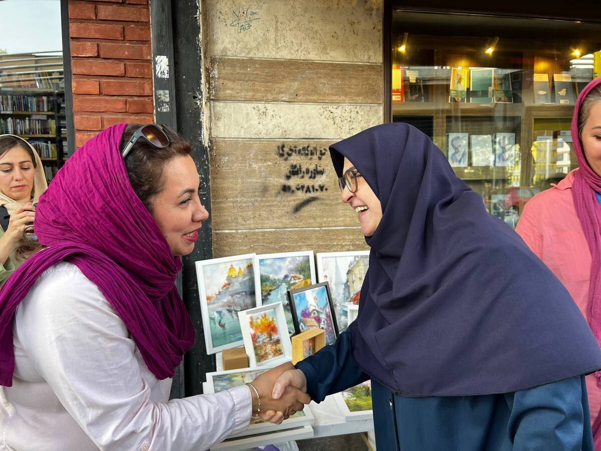 بازدید سخنگوی دولت از رویداد «جنگ چهره زنانه ندارد»