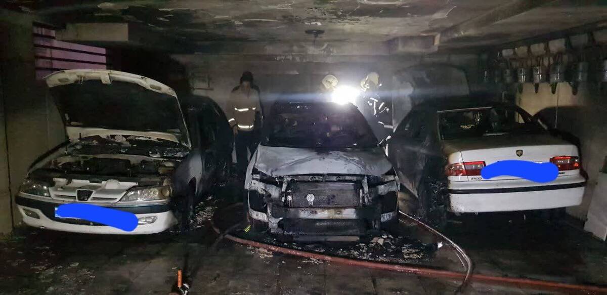 آتش سوزی یک مجتمع ۶۰ واحدی در خیابان پاسدار گمنام