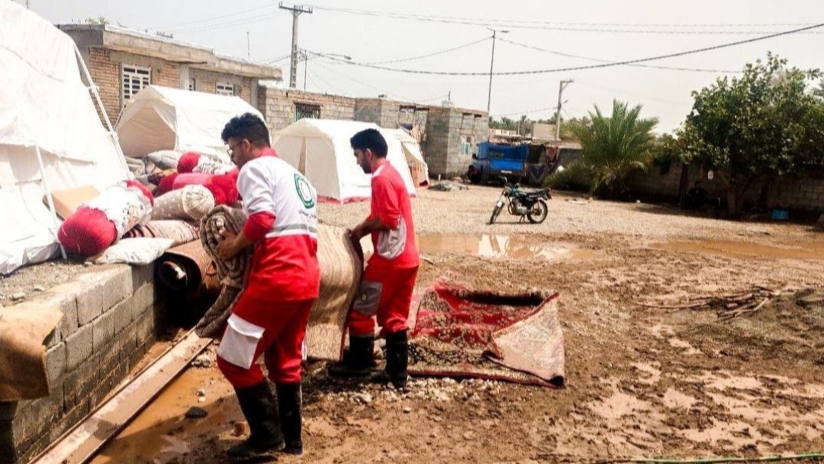 تداوم خدمات هلال‌احمر کرمان در مناطق متأثر از سیل/ تاکنون ۶٧۶ نفر امدادرسانی شدند