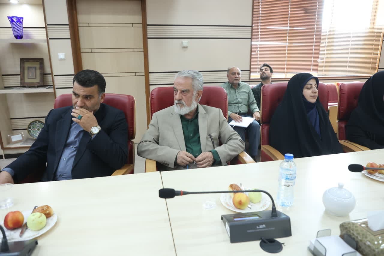 دبیران احزاب سیاسی استان قزوین از اهمیت وحدت و گفتگو با یکدیگر سخن گفتند دبیران احزاب سیاسی استان قزوین از اهمیت وحدت و گفتگو با یکدیگر سخن گفتند