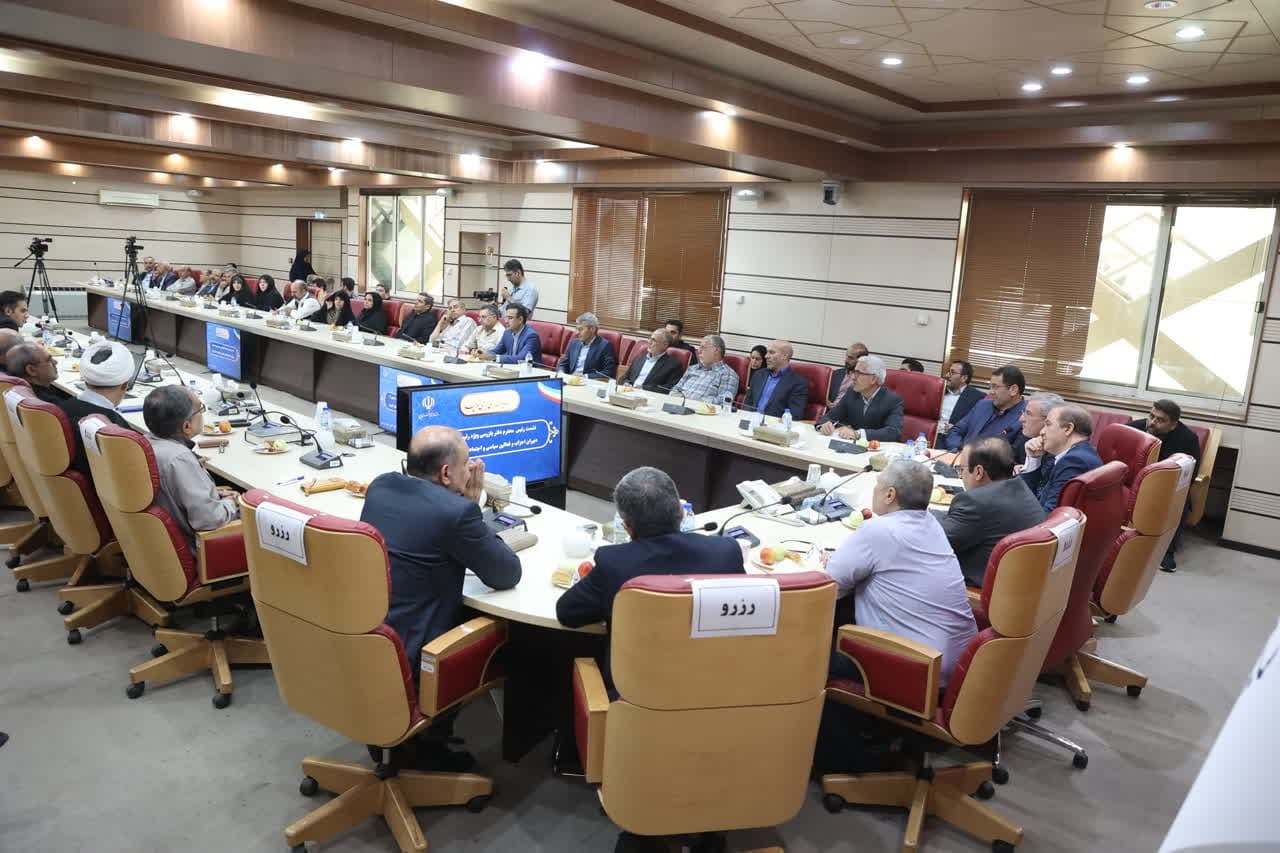 دبیران احزاب سیاسی استان قزوین از اهمیت وحدت و گفتگو با یکدیگر سخن گفتند دبیران احزاب سیاسی استان قزوین از اهمیت وحدت و گفتگو با یکدیگر سخن گفتند