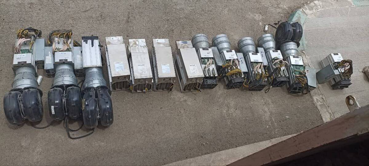 کشف ۱۳ دستگاه ماینر غیرمجاز در اصفهان